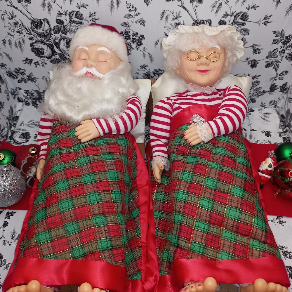 Mr and Mrs Claus UNDER TREE DECOR